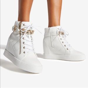 New. AleAle Hightop wedge Shoes  Size 9.5